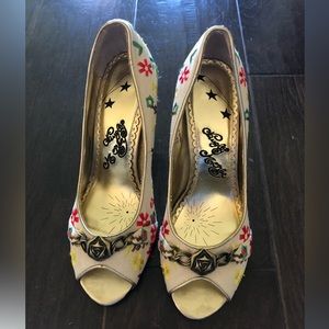 Naughty monkey 2000s heels!